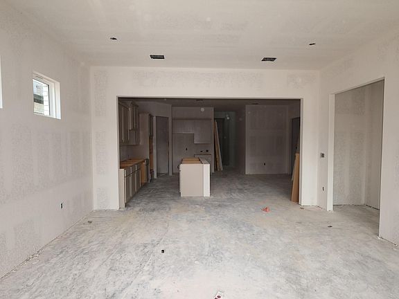 5th image of 833 Corvallis Dr