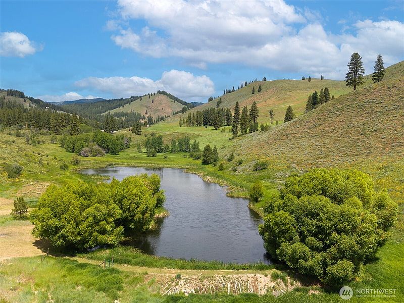 3rd image of 494 Rendezvous Road