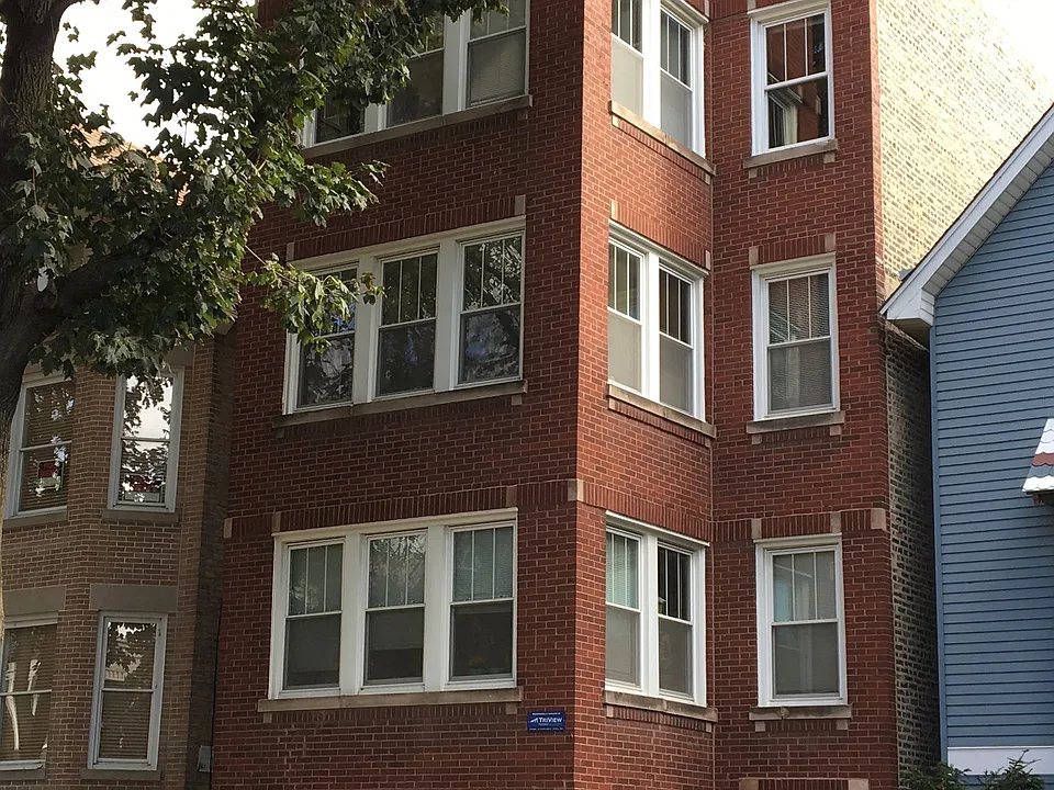 2711 N Marshfield Ave #3