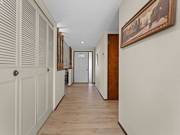 5th image of 15800 SW Alderbrook Cir