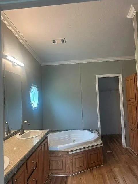 4 bed, 2.0 bath, 2305 sqft, $1,900 — Photo 3
