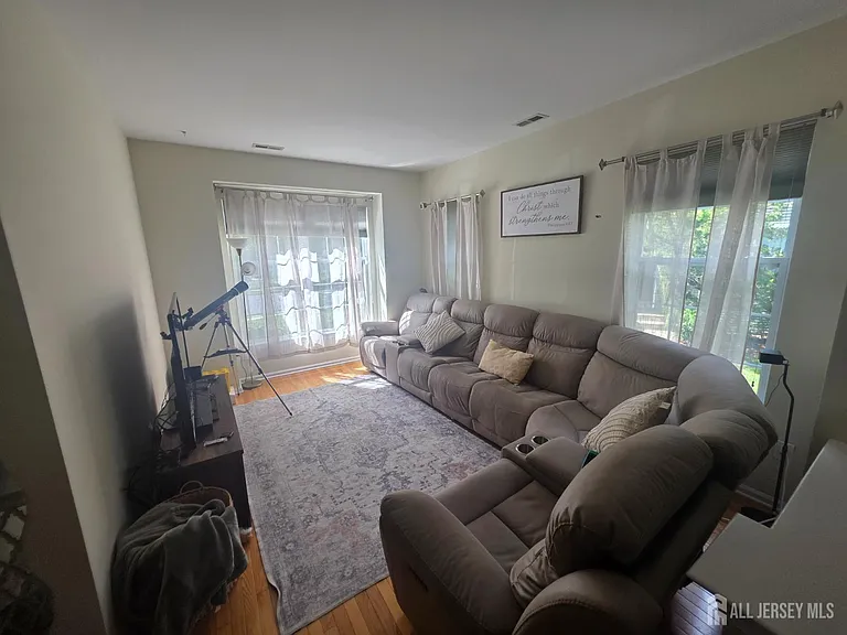 1301 Dahlia Cir — Photo 6