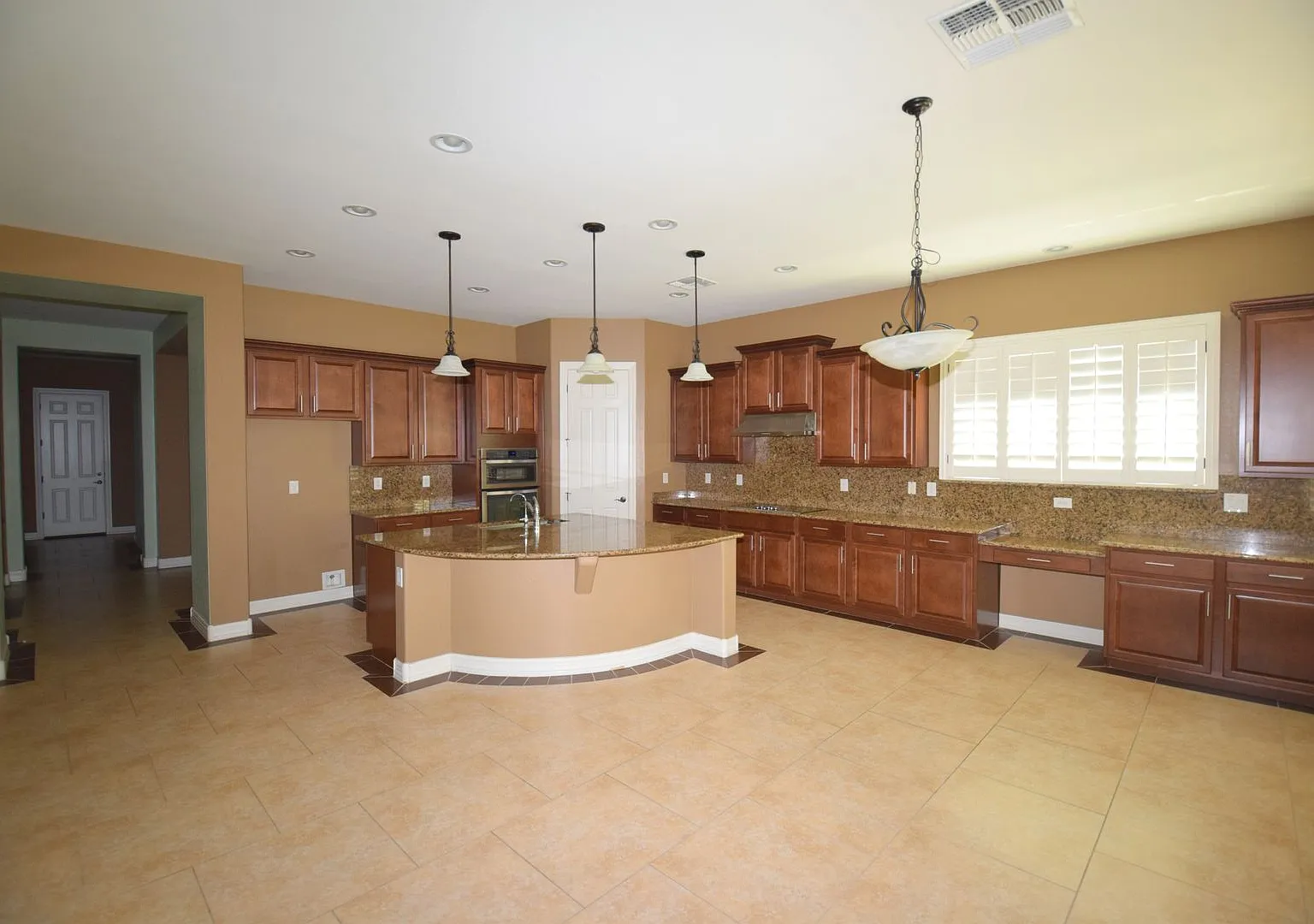 Beautiful gated 4616 square foot Chandler home with a pool! — Photo 3