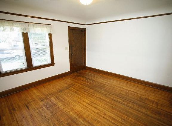 2nd image of 3120 37th Ave S