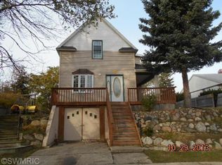 507 N Lavinia St, Ludington, MI