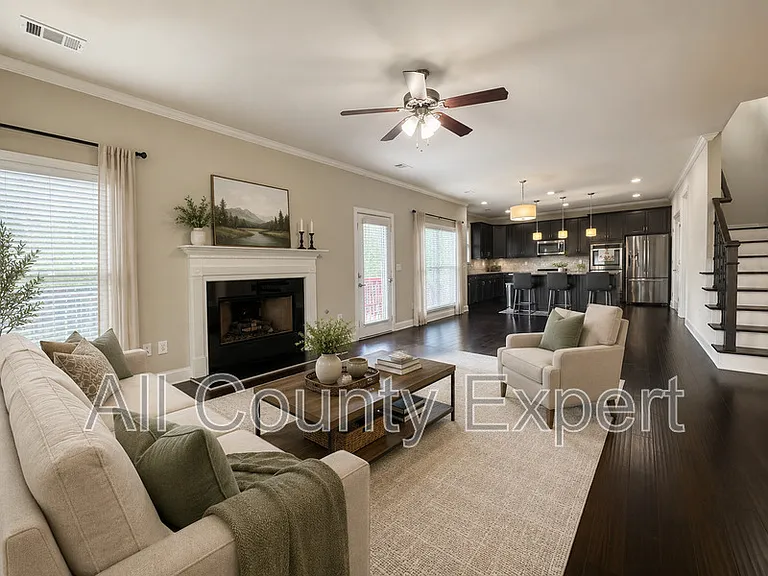 1674 Fairview Dr — Photo 2