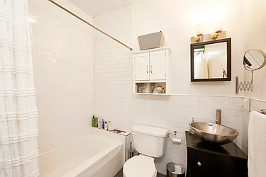 Rented by R New York