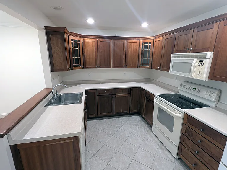 9 Pleasant Wood Dr #202 — Photo 4