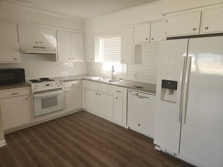 5318 Lawrence Dr — Photo 7
