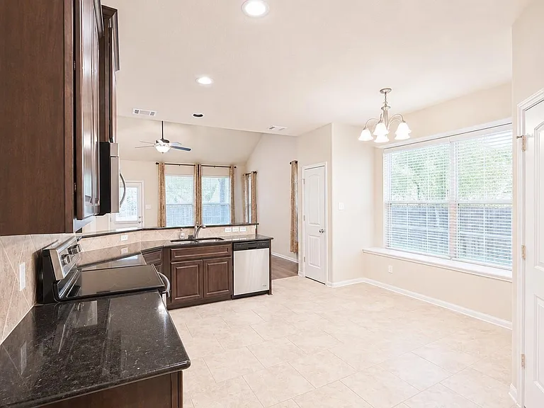3801 Happy Hollow Ln — Photo 6