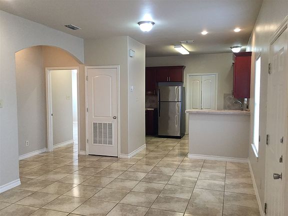 4th image of 710 Alta Vista Dr #103