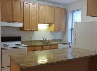 729 W Junior Ter #1W, Chicago, IL 60613