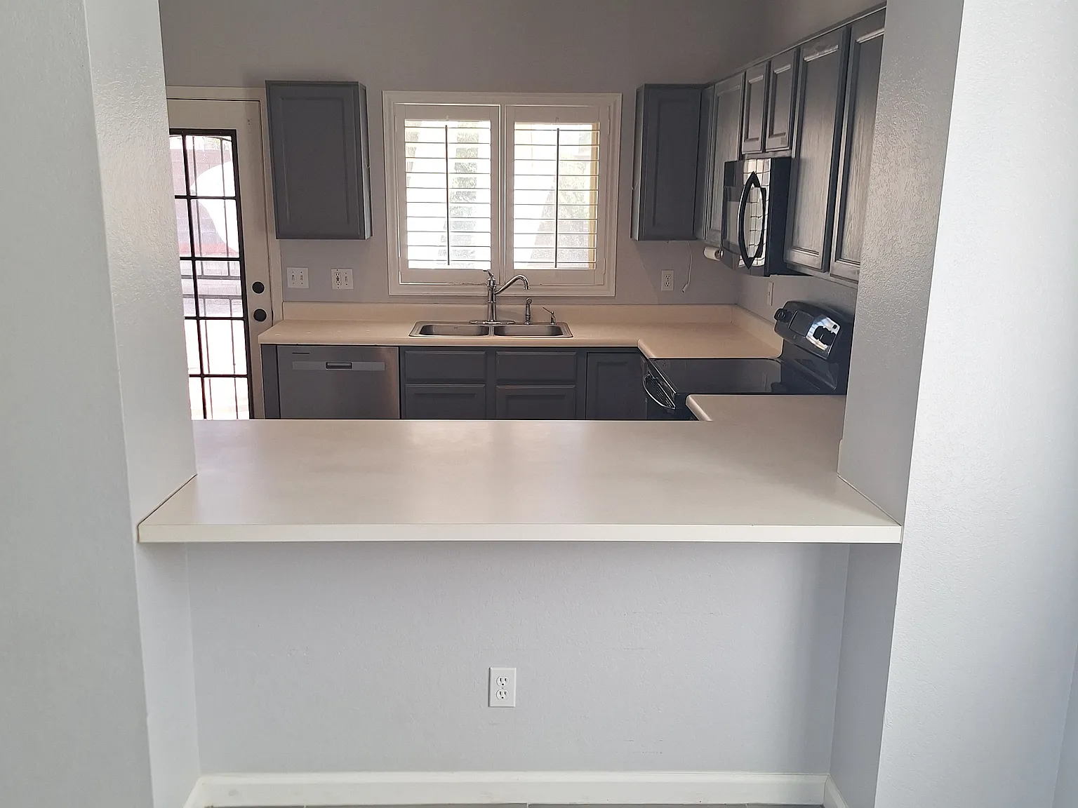 3 bed, 1264 sqft, $1,950 — Photo 3