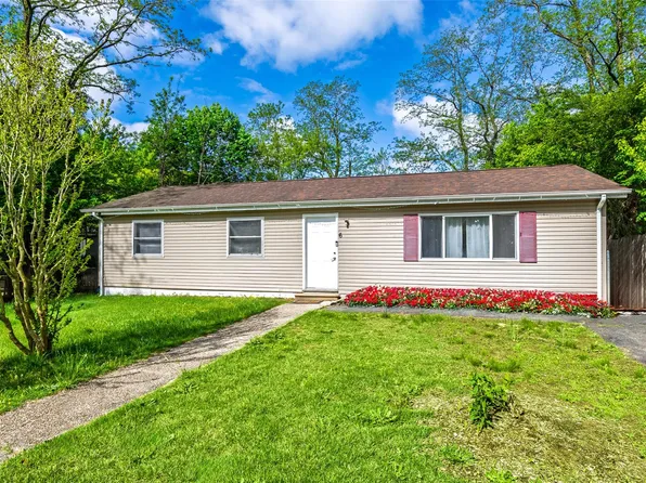 6 Gordon Avenue, Medford, NY 11763