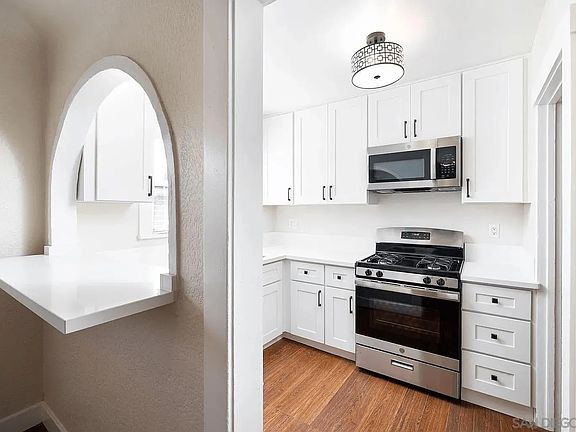 3rd image of 8655 Valencia St