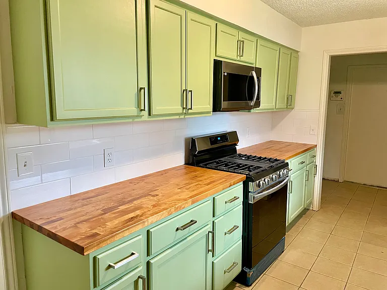1011 Westgate Dr — Photo 4