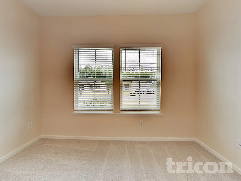 10226 Pavnes Creek Dr — Photo 36