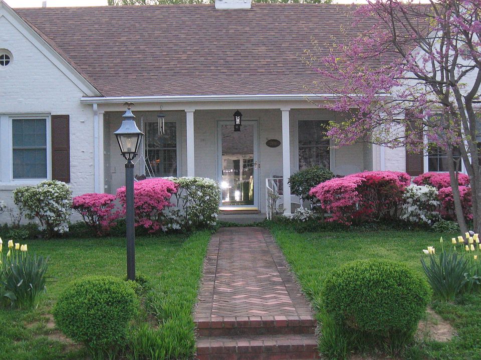 1st image of 2106 Griffith Pl E