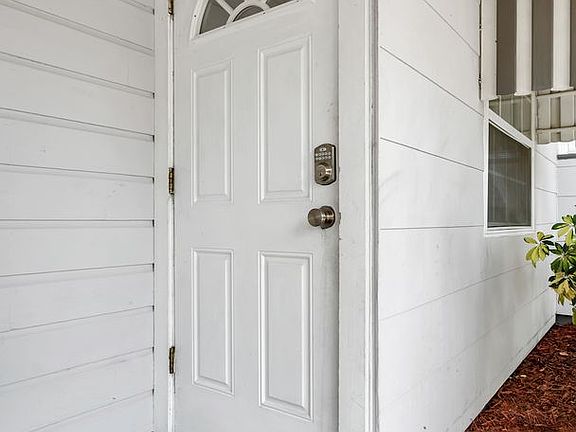 5th image of 1153 54th Ave N
