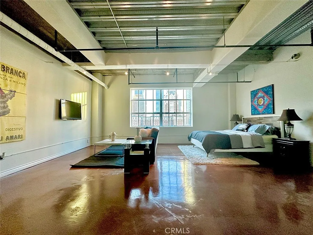 Building Photo - 312 W 5th St #1105