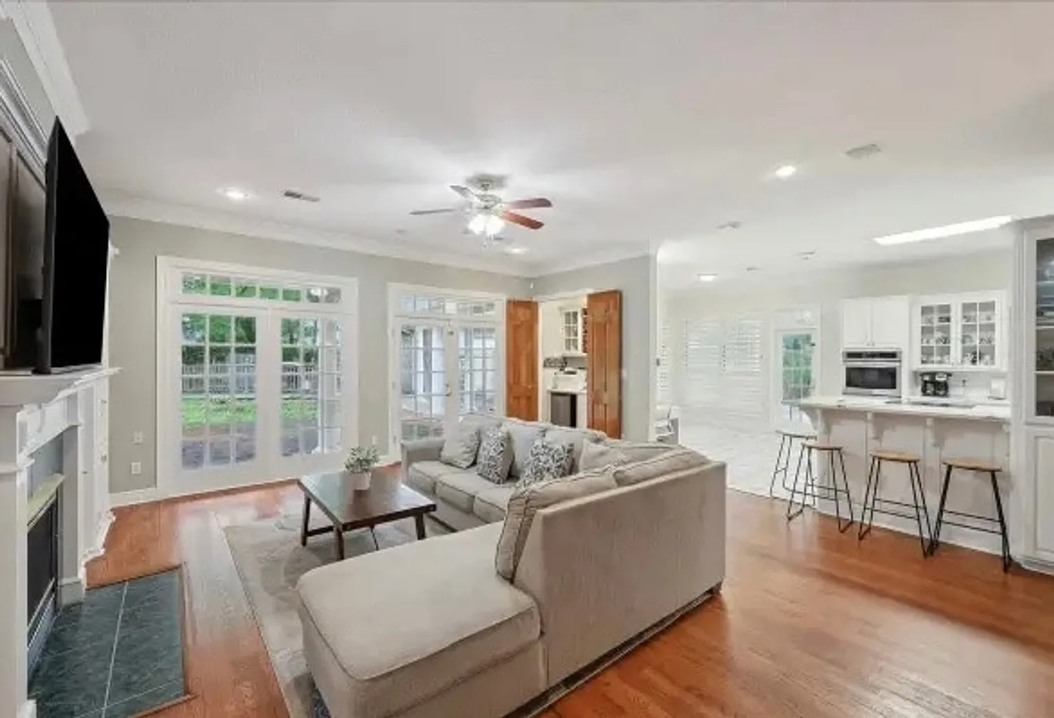 4 bed, 3.5 bath, $5,271 — Photo 1