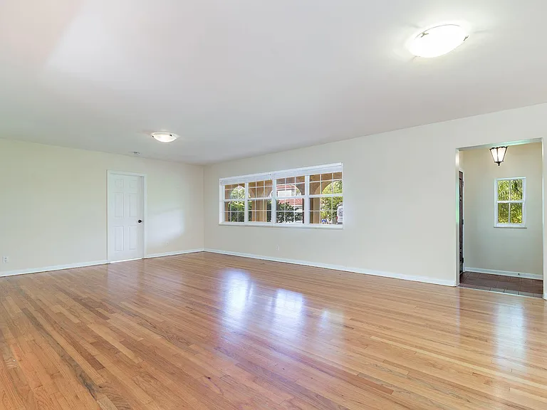 118 Linda Ln — Photo 5