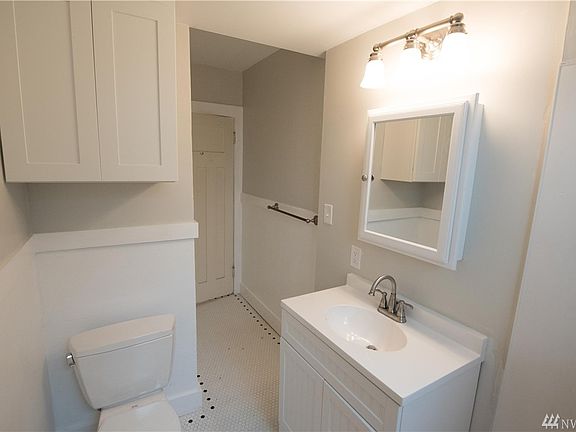 4th image of 2528 Queen Anne Ave N