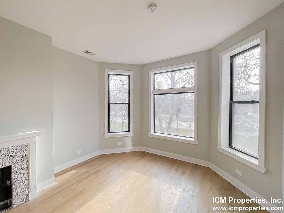 1st image of 2922 W Logan Blvd #2924-1