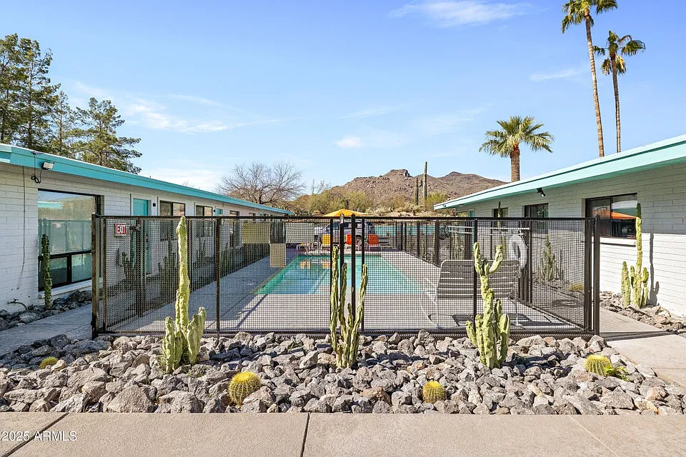 Building Photo - 7440 E Cave Creek Rd #1