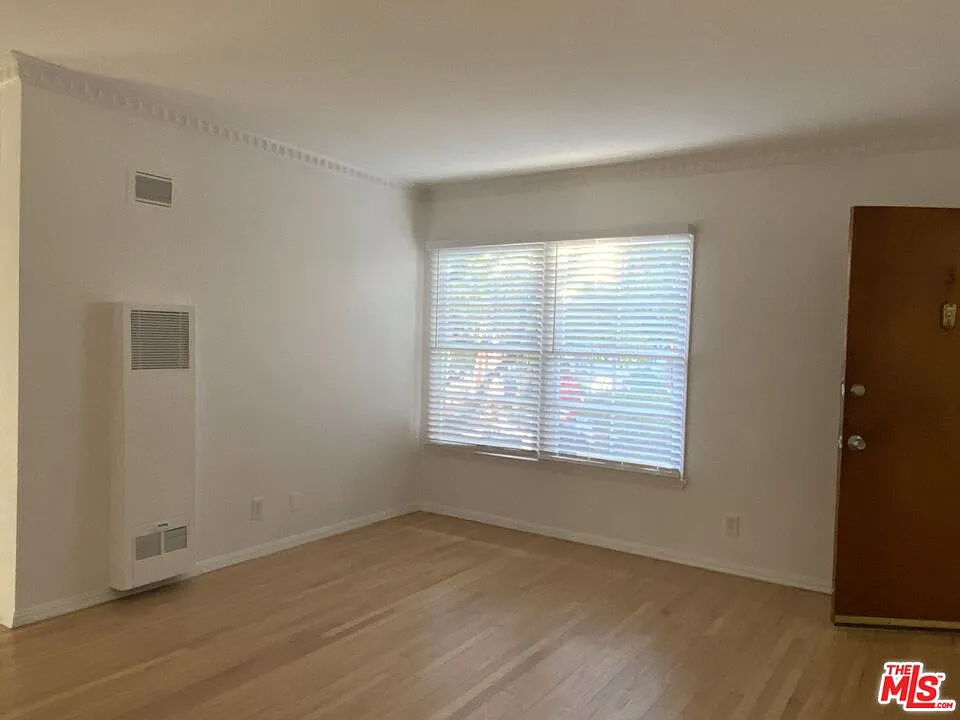 1 bed, 1.0 bath, 15640 sqft, $2,800 — Photo 2