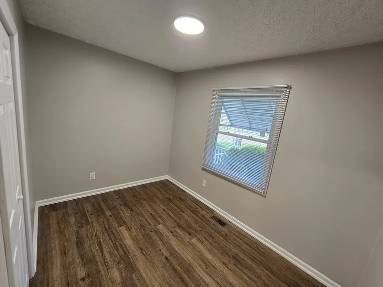 4333 Maplegrove Dr — Photo 12