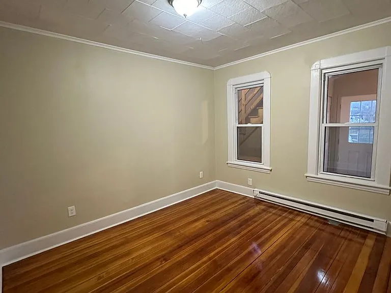 27 Ellen Ave — Photo 7