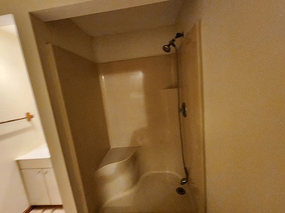 4th image of 700 Raynor Ave #702