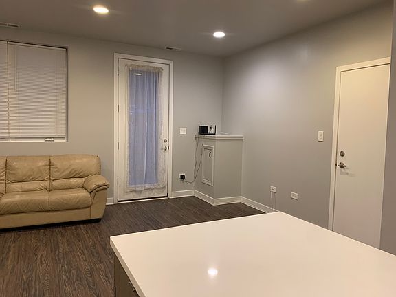 4th image of 3249 S Emerald Ave #1