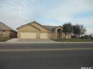 2021 N Fitzgerald Ln, Hanford, CA 93230