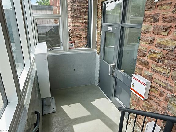 5th image of 405 Merritt St #8