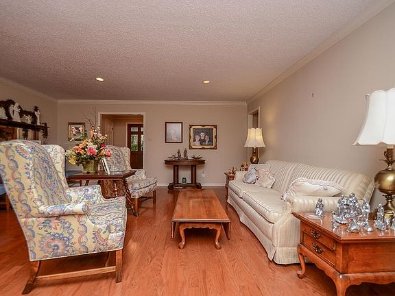 4th image of 1202 Hollis Dr