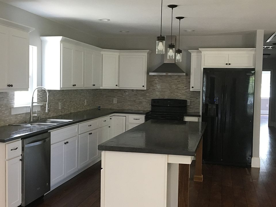 Beautiful spacious kitchen