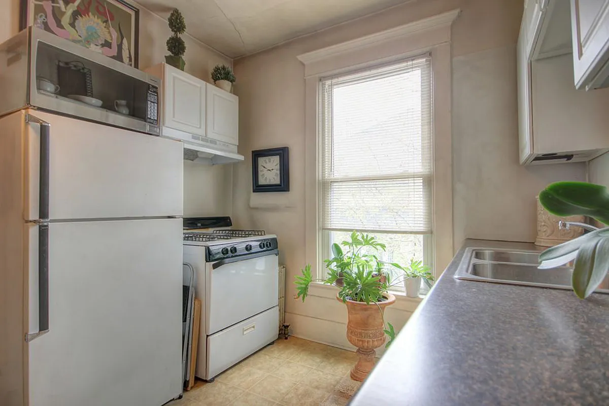 201EL — Photo 3