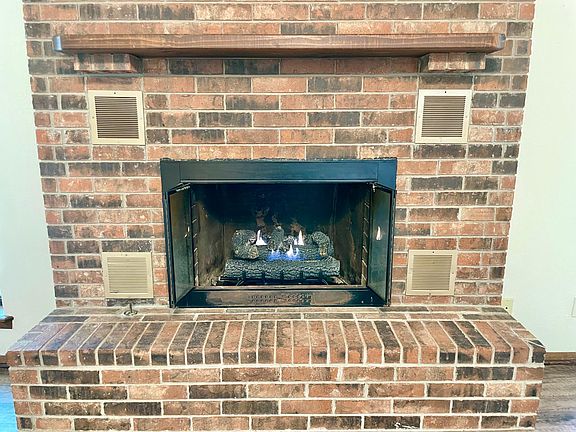 4th image of 2430 E Twin Oaks Ct