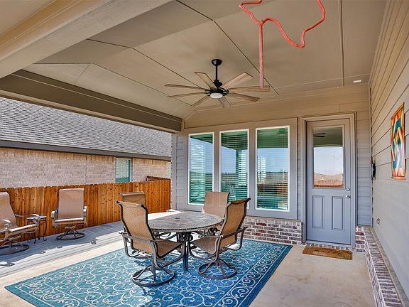 4th image of 622 Juneau St