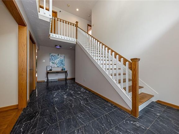 4th image of 828 Hardwood Ct