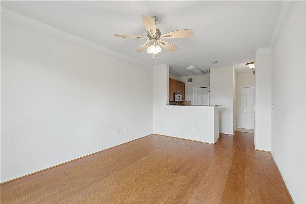 1 bed, 1.0 bath, 998 sqft, $1,900 — Photo 4
