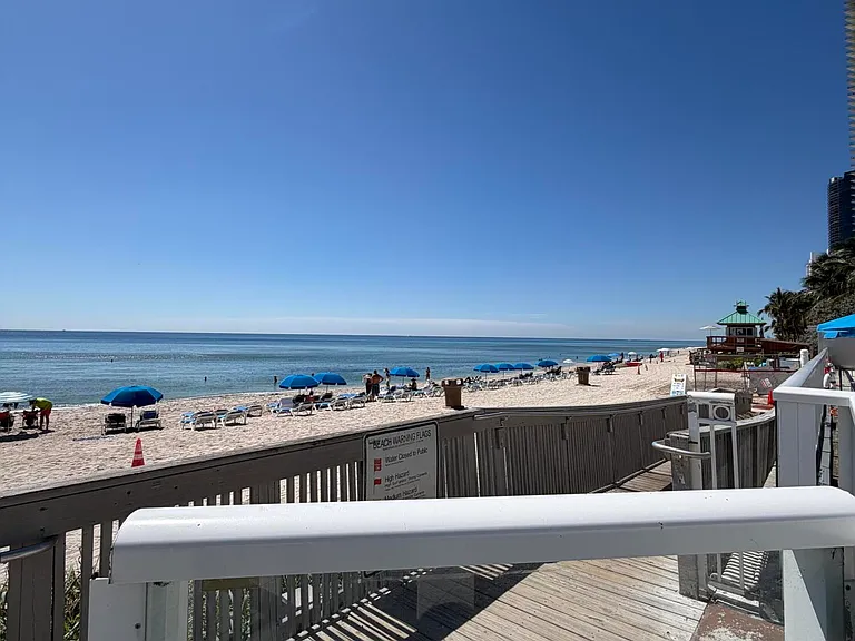 19201 Collins Ave #1122 — Photo 33