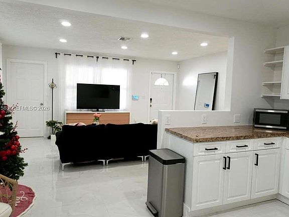 4th image of 1213 NW 6th Ave