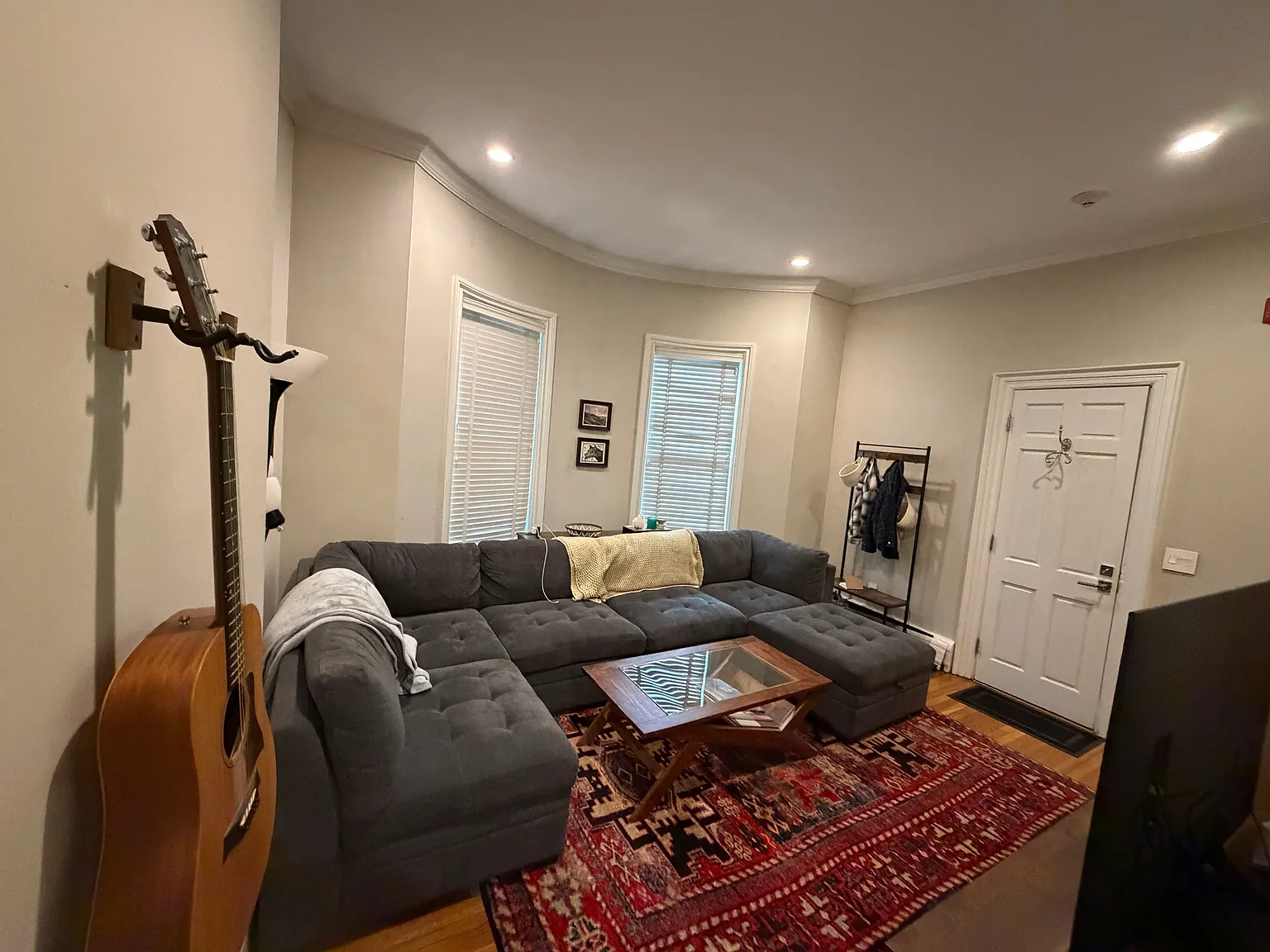 2 bed, 900 sqft, $3,800 — Photo 2