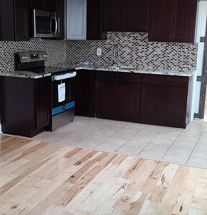 2nd image of 1524 Dyre St Floor 2