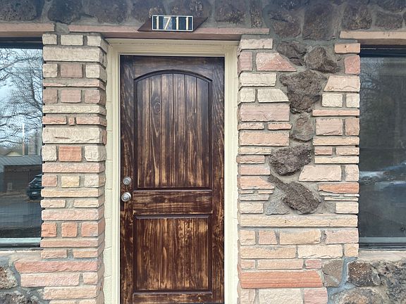 2nd image of 1711 E Arrowhead Ave