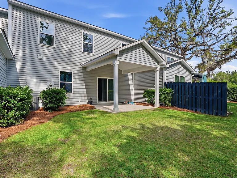 17 Crown Ct — Photo 40
