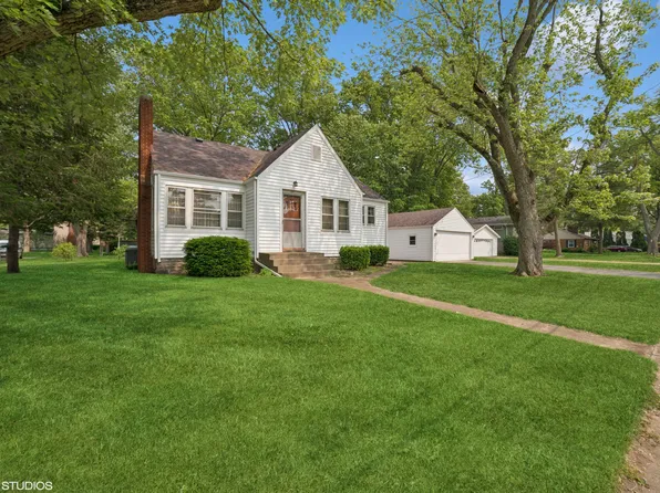 207 Meadowlark Dr, Trail Creek, IN 46360